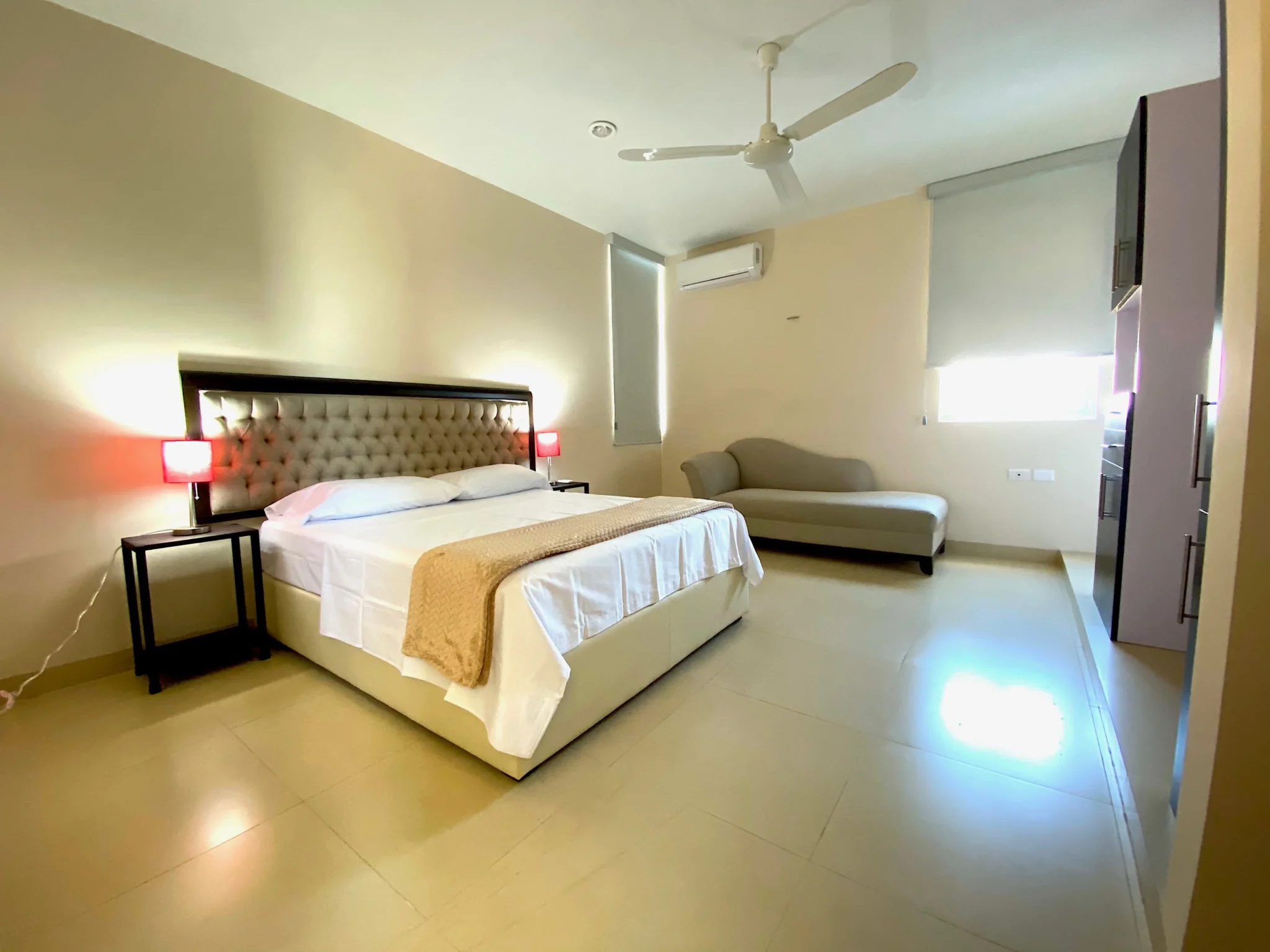 Bedroom in the seaside accommodation included in the Spanish immersion program in Progreso.